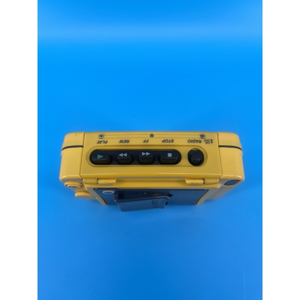 VTG Sony Walkman Sports WM-AF54 AM/FM Cassette Player Tested Works Yellow - Picture 4 of 6